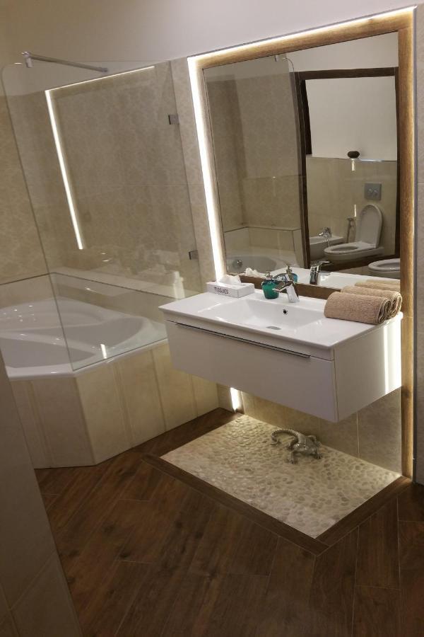 In Heart Of Prague - 2Br 2Ba Elegant Downtown Apt Praga Esterno foto